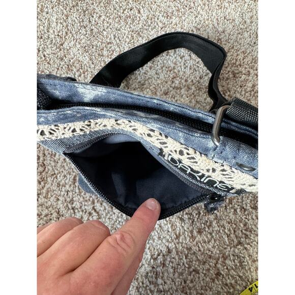 DAKINE JIVE mini purse/bag, adjustable strap; Canvas; Vintage; Gray with lace - Picture 5 of 9